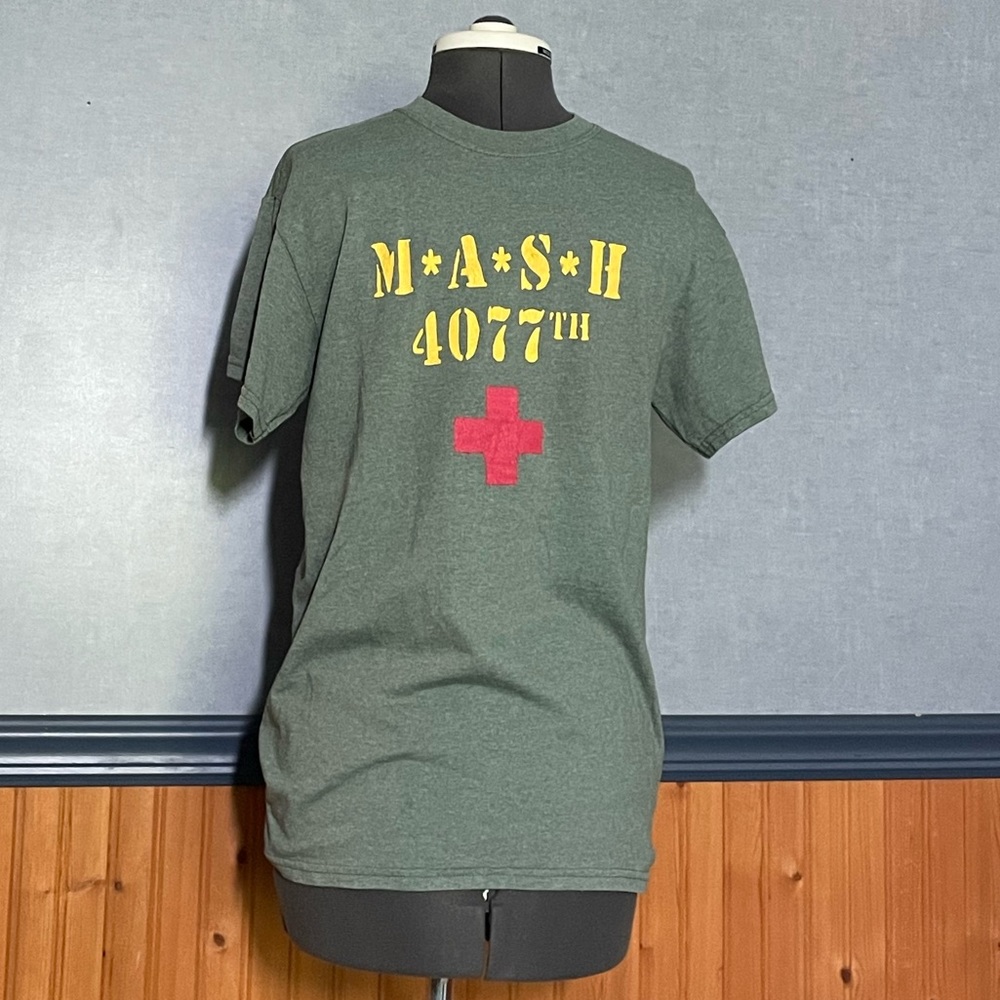 🔥3 for $15 Sale-EUC- M*A*S*H 4077th tee